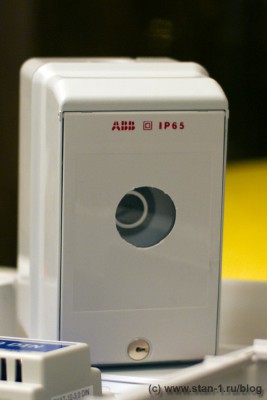 Камера Axis M1011 в закрытом влагостойком кожухе