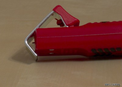 Нож для снятия оболочки электрического кабеля