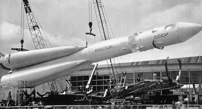 Установка ракеты Р-7 в Ле-Бурже в 1967 году